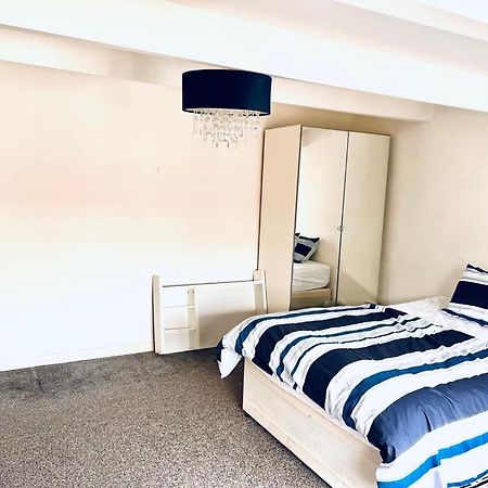 Private Room Close To Leeds University And City Centre Esterno foto