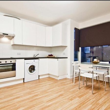 Private Room Close To Leeds University And City Centre Esterno foto