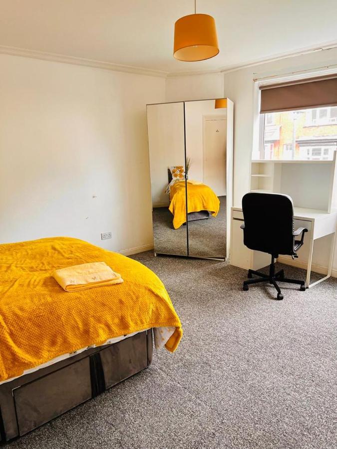 Private Room Close To Leeds University And City Centre Esterno foto