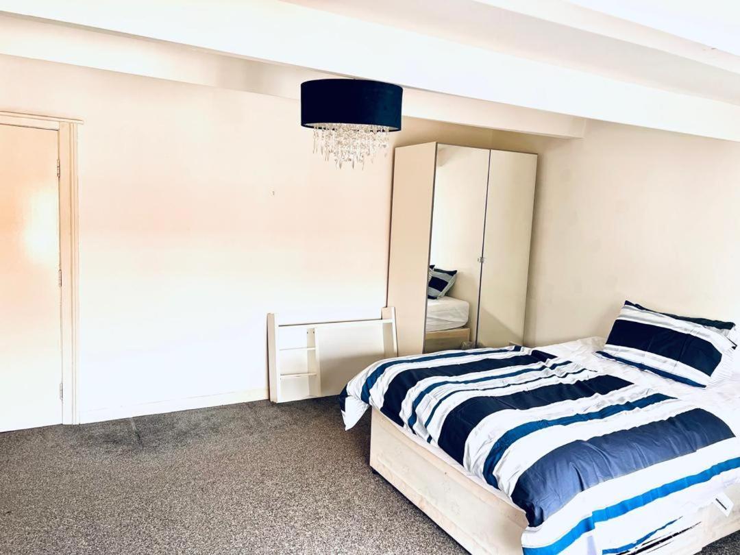 Private Room Close To Leeds University And City Centre Esterno foto
