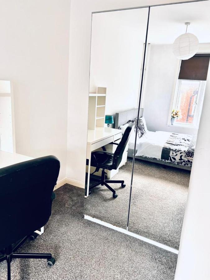 Private Room Close To Leeds University And City Centre Esterno foto