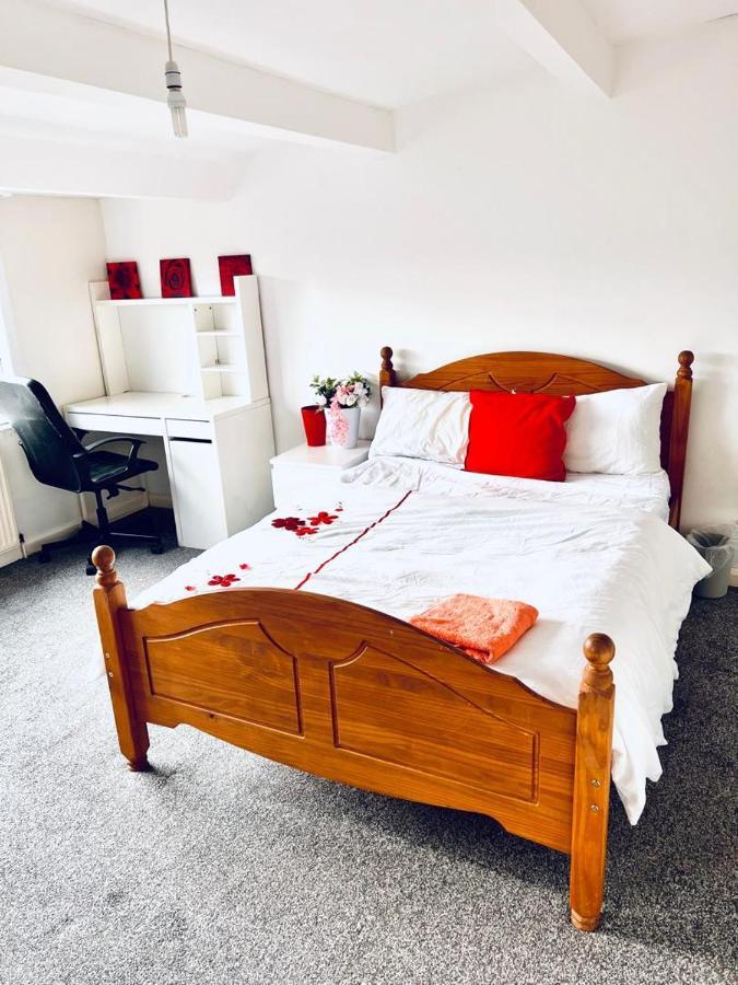Private Room Close To Leeds University And City Centre Esterno foto