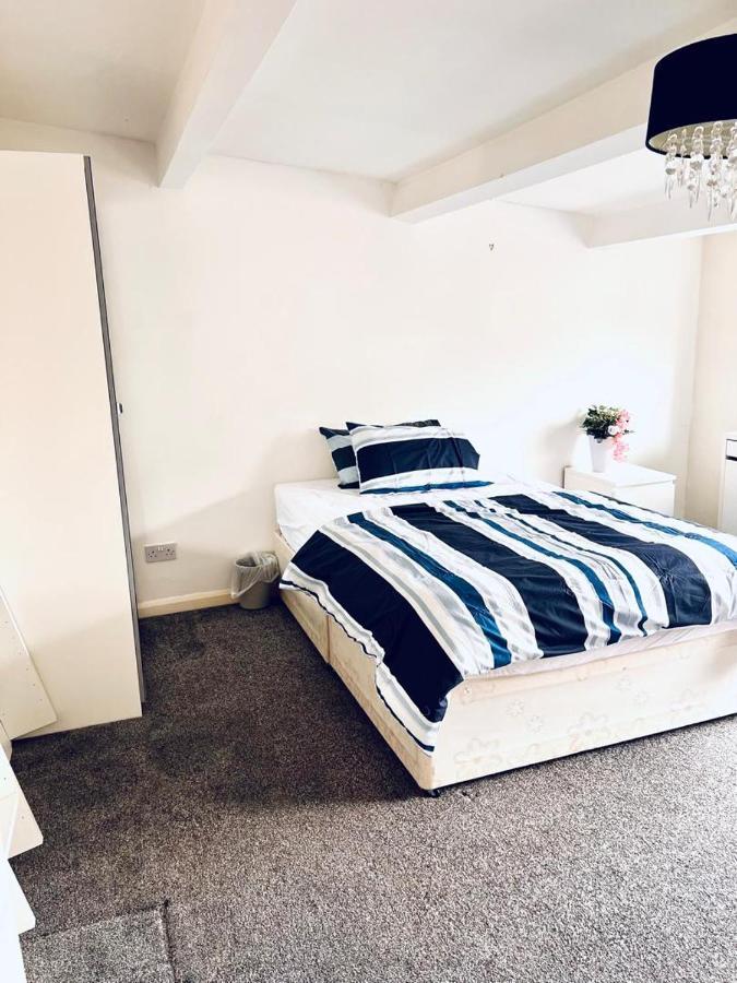 Private Room Close To Leeds University And City Centre Esterno foto