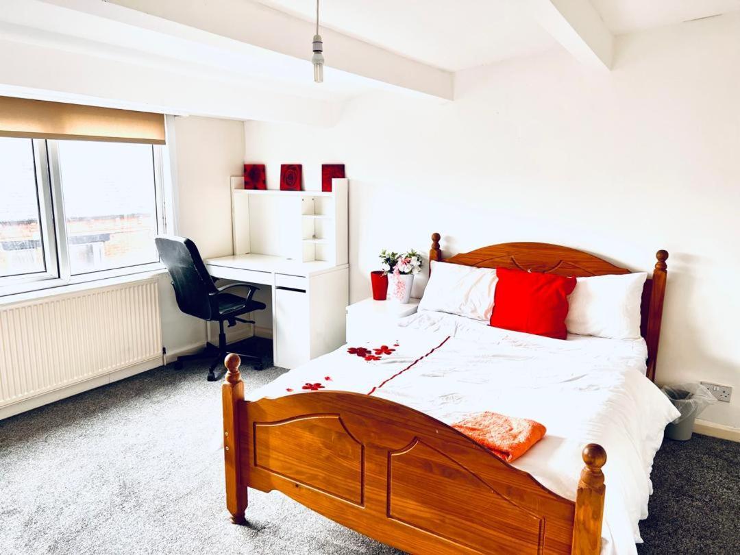 Private Room Close To Leeds University And City Centre Esterno foto