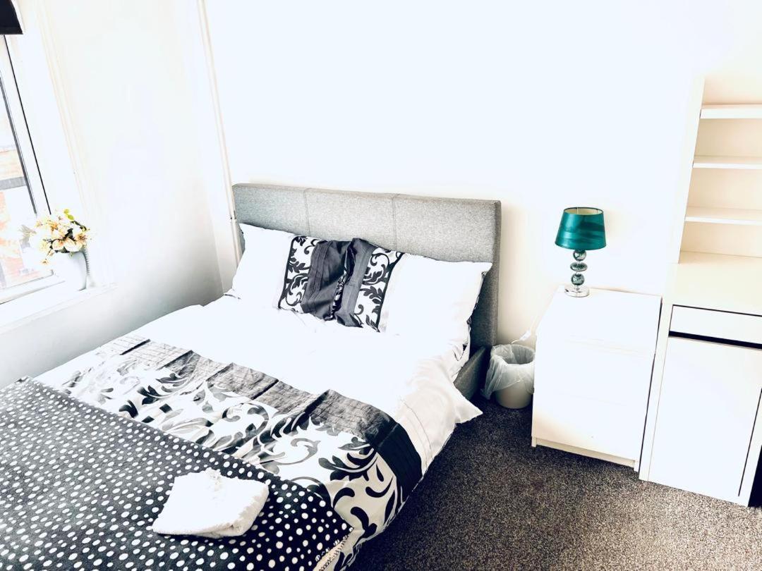 Private Room Close To Leeds University And City Centre Esterno foto