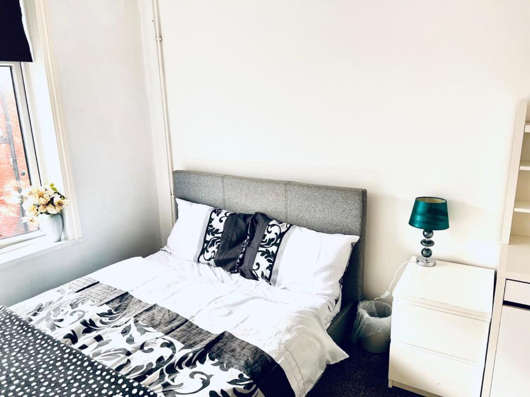 Private Room Close To Leeds University And City Centre Esterno foto