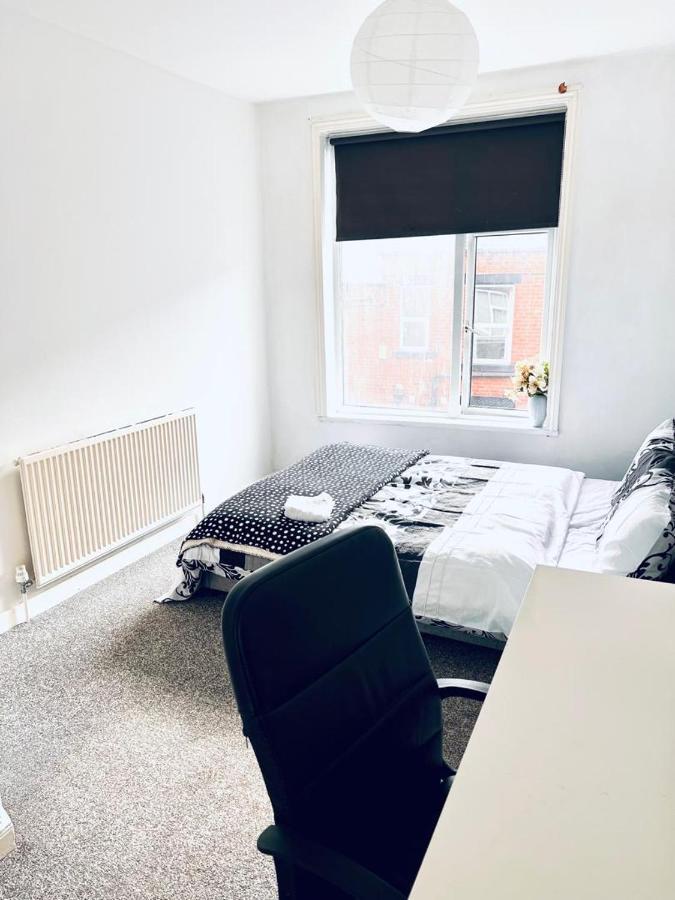 Private Room Close To Leeds University And City Centre Esterno foto