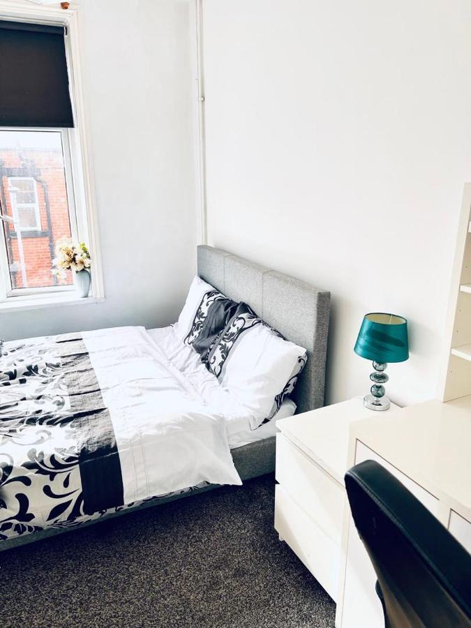 Private Room Close To Leeds University And City Centre Esterno foto