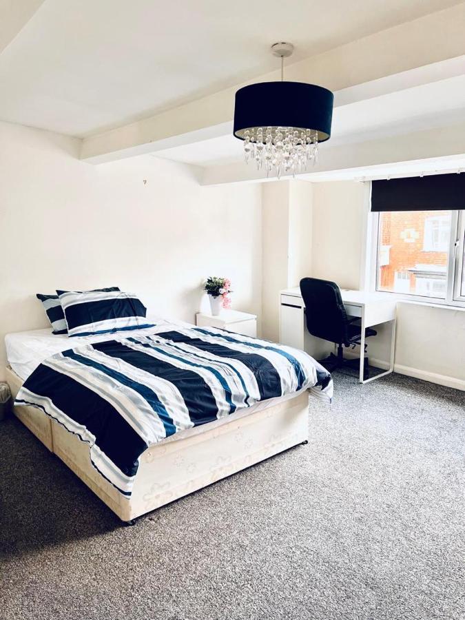 Private Room Close To Leeds University And City Centre Esterno foto